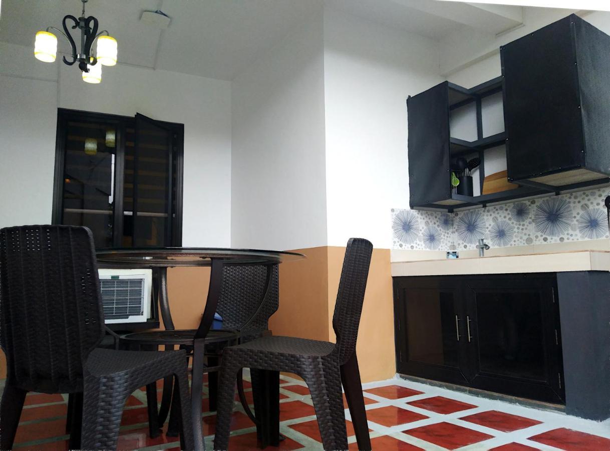 Jil's Apartelle Tagaytay City Bagian luar foto
